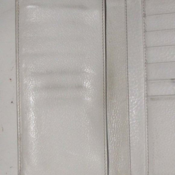 Gucci White Bi-fold Rectangular Gold G Clasp - Picture 9 of 12